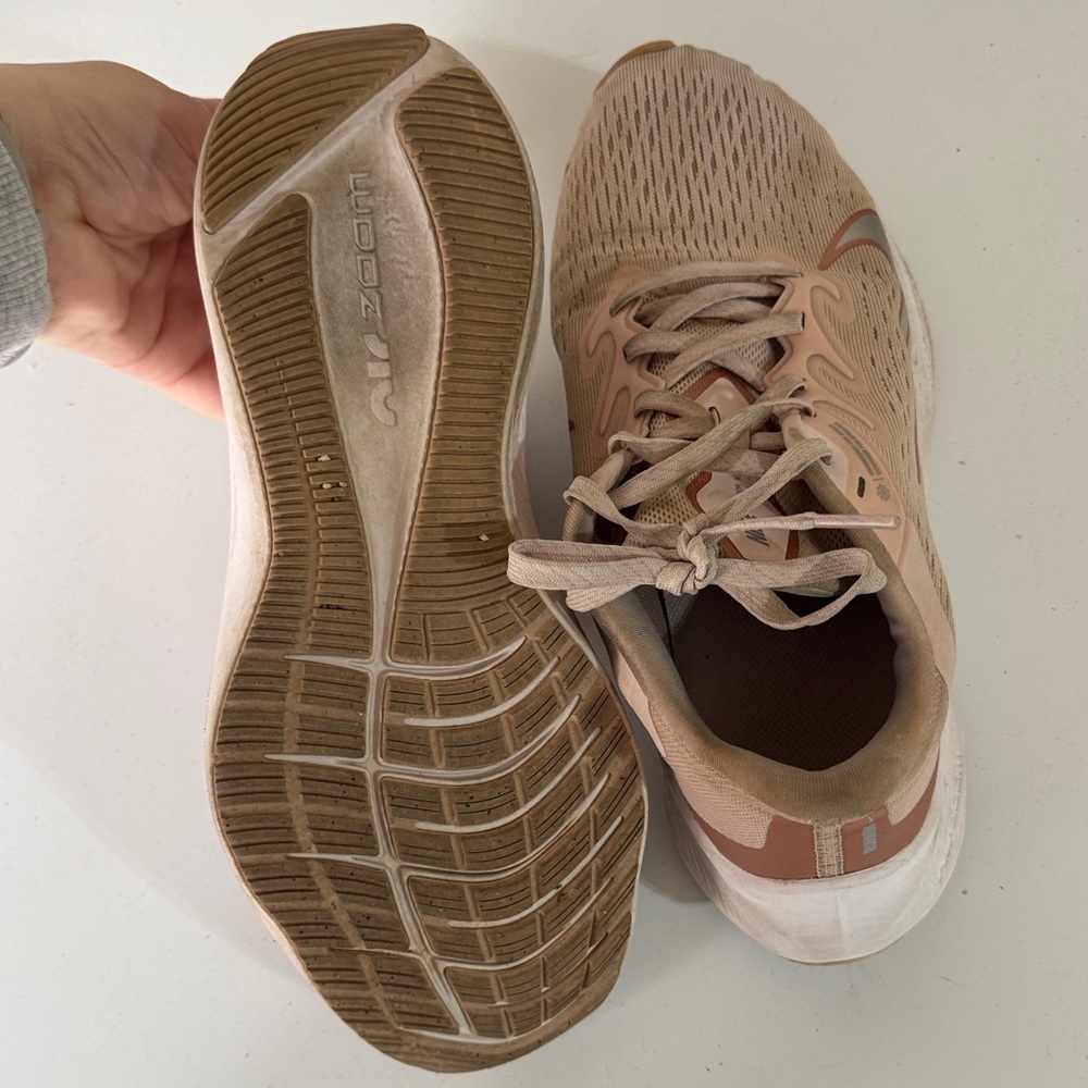Nike Women's Peach and White Running Shoes - Picture 4 of 5